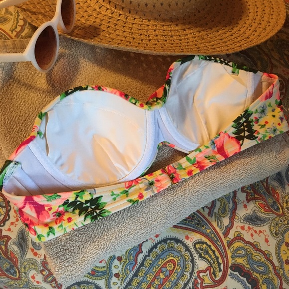 VS Bikini Top Push-Up Strapless - Picture 6 of 10